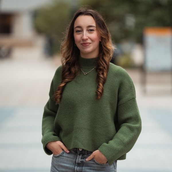 Etudiante de l'ESGCI photo portrait face caméra