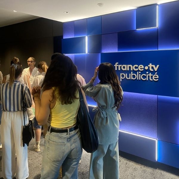 Etudiants dans les locaux de FranceTV Publicité Etudiants dans les locaux de FranceTV Publicité
