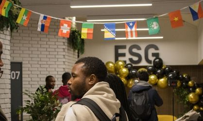 Etudiants à la Soirée des étudiants internationaux 2025